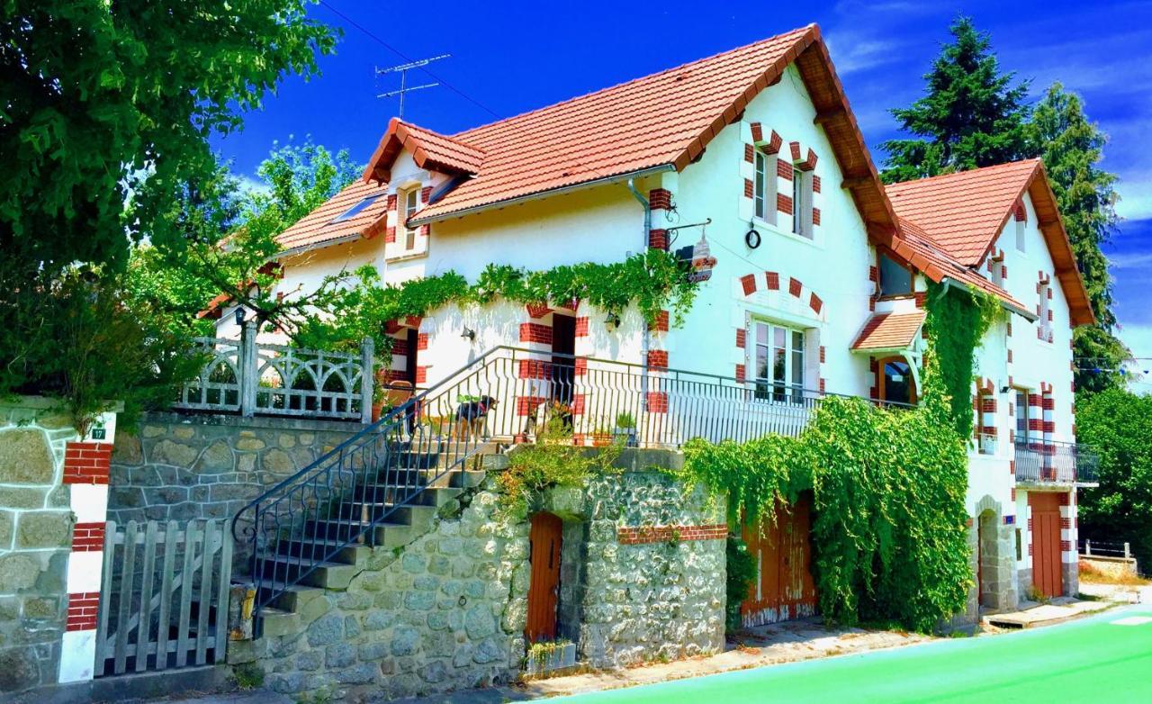 Chambres Chez L'Habitant Et Table D'Hotes Crocq "Le Vieil Hotel" Exterior foto